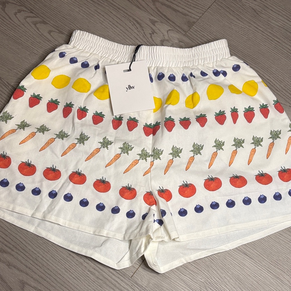 ylw White High-Waist Vegetable Print Shorts